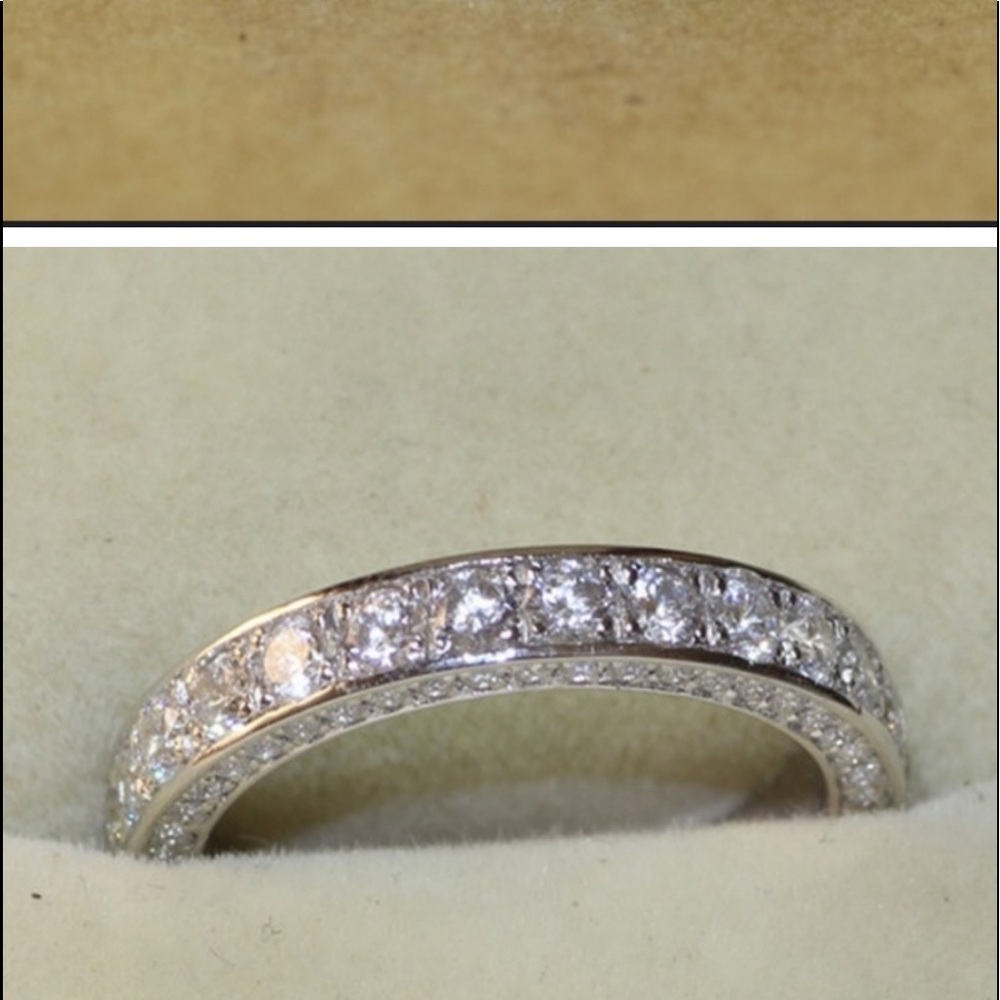 NEW Luxury 18k White Gold Diamond Wedding Band - Picture 3 of 4
